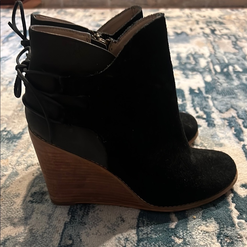 Hinge Black and Brown Heeled Boots with Lace-Up Design